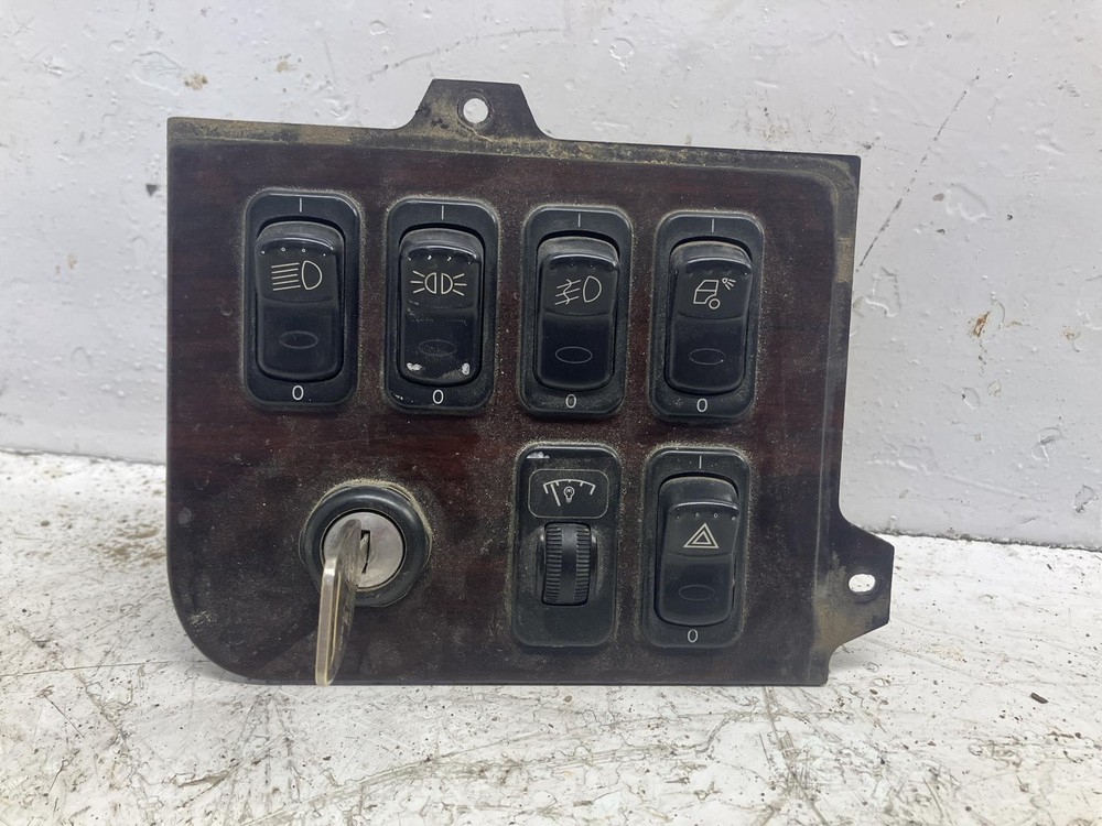 2006-2015 Peterbilt 386 IGNITION Dash Panel - Used