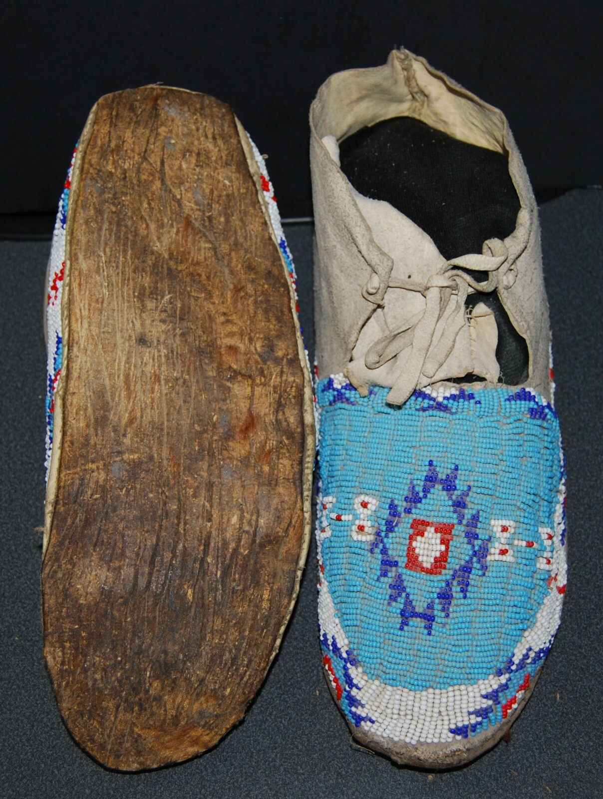 Native American Sioux Indian 1900, Sinew sewn, Beaded adult Moccasins