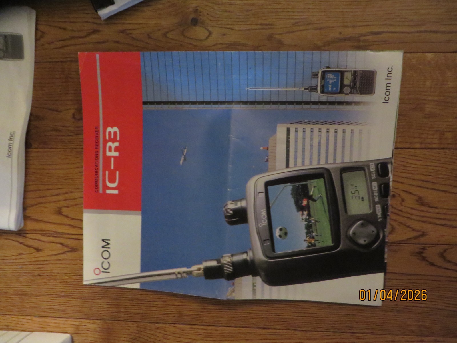 ICOM IC-R3 Handheld Wideband Communications Receiver .495 to 2450 MHz ++++