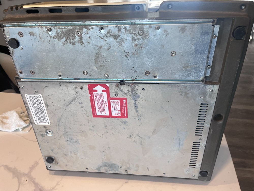 Apple III Computer 256k - Powers On - For Repair - Missing One Key