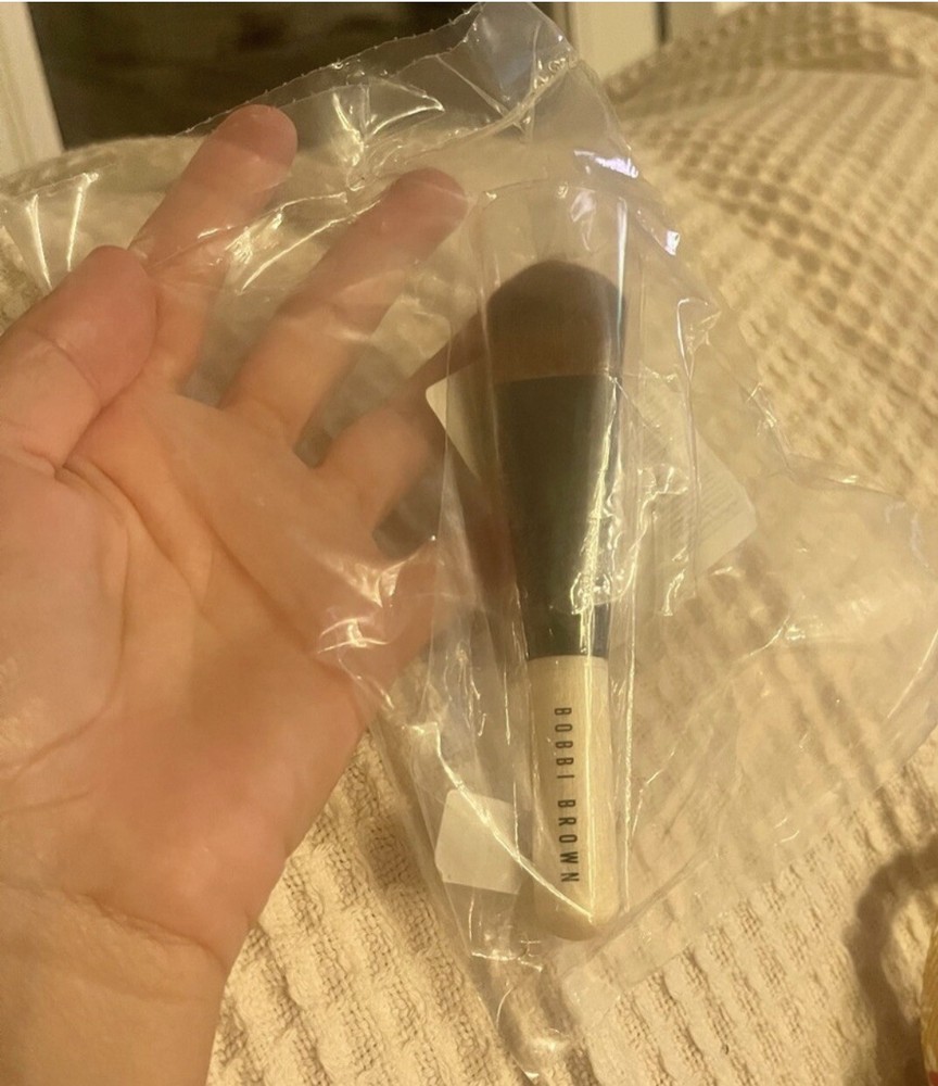 BOBBI BROWN Precise Buffing Brush. Brand New.