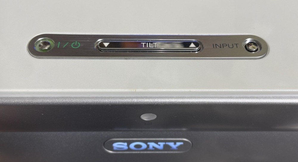 Sony VPL-CS5 Portable Projector White Data SVGA with Carrying Case