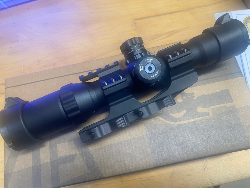 Trinity Force 1-4x28 Rifle scope w/Quick detach mount
