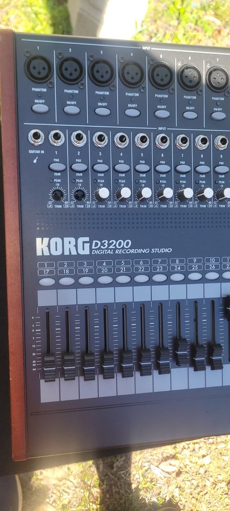 Korg D3200 Digital Recording Studio System With Power Cord