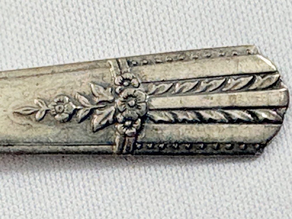 VINTAGE ONEIDA SILVER-PLATED HINGED TEA INFUSER BY WM A ROGERS