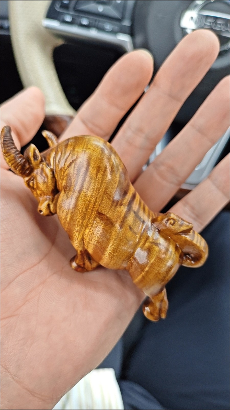 Golden Nanmu Ox Hand Piece Water Wave Grain Carved Decor (Random Color)