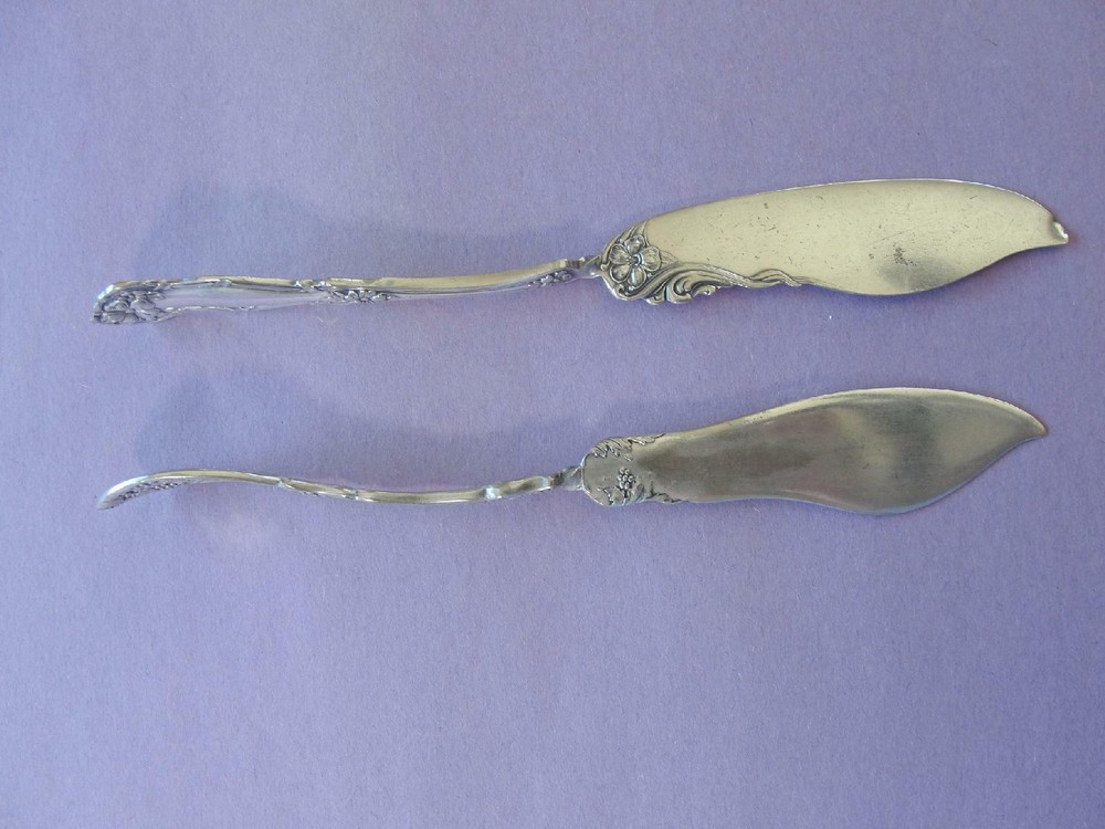 2 Victorian Silver Plate Master Butter Knives La Concorde & Arbutus Silverplate