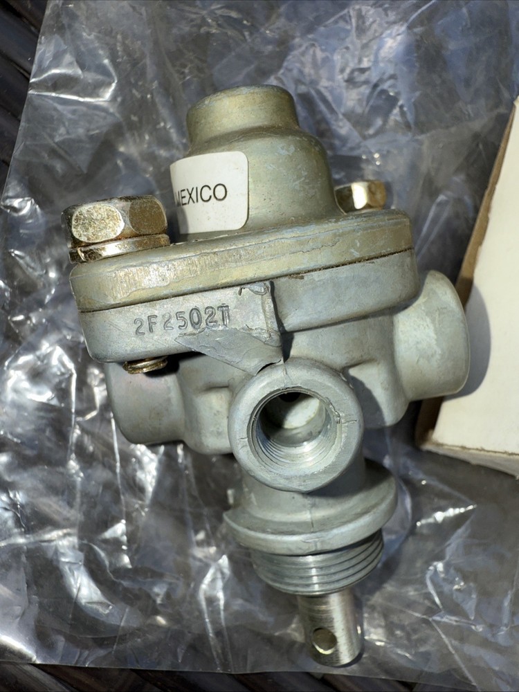 New Bendix 276566 Push/Pull Control Valve . Free Shipping.