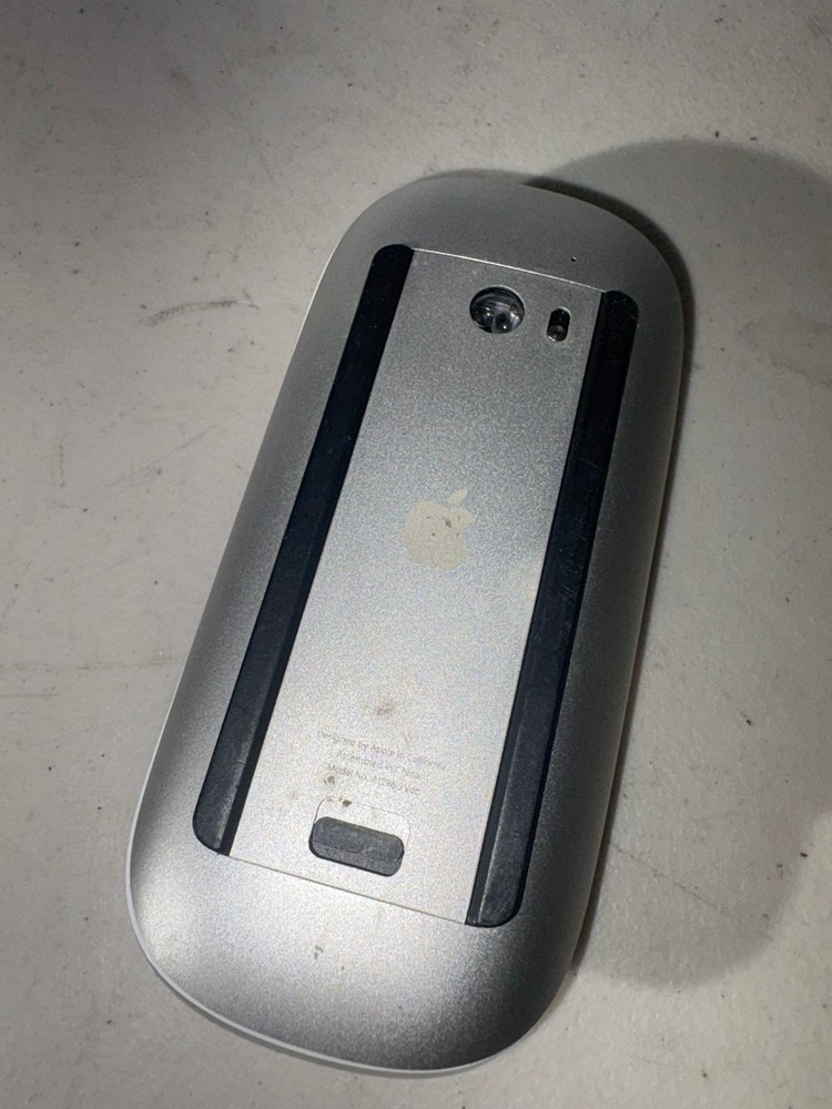 Apple A1296 Wireless Tactile MultiTouch Mouse MB829LL/A Tested Working
