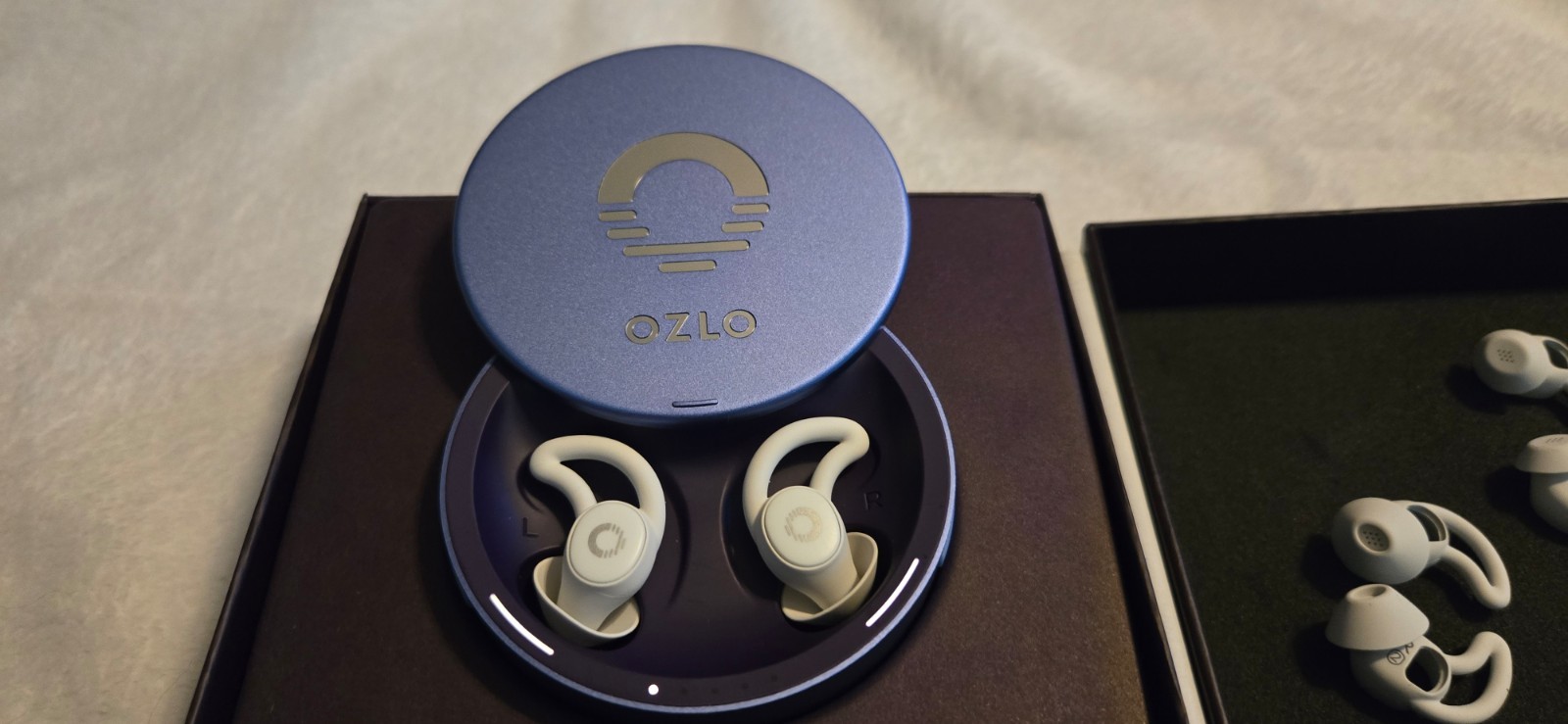 Ozlo x Calm Version Sleepbuds - Includes unredeemed 1 year Calm Subscription