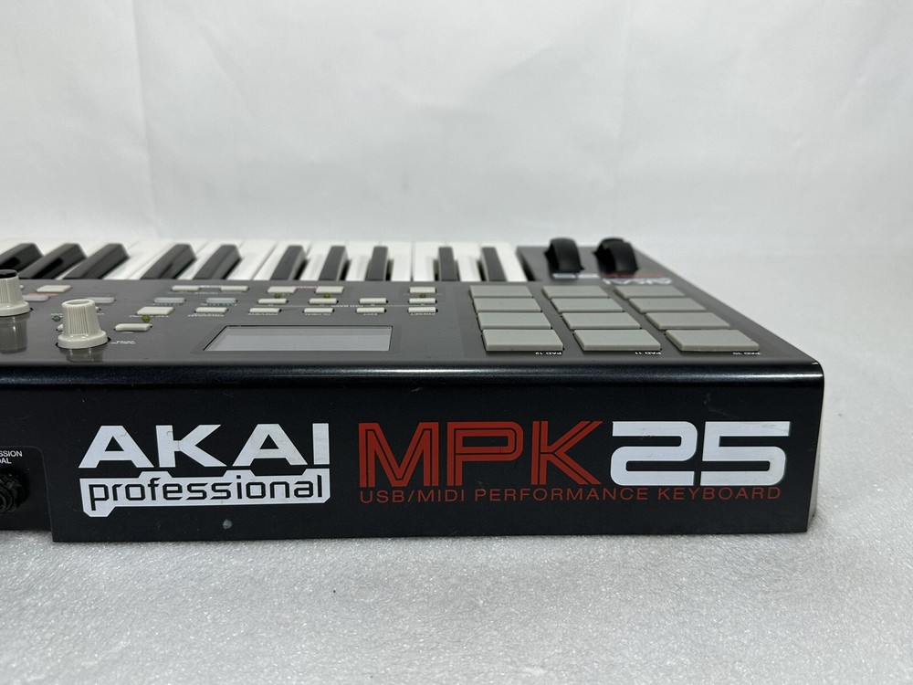 AKAI MPK25 ~ 25-key Keyboard Controller with MPC Pads ~ Working