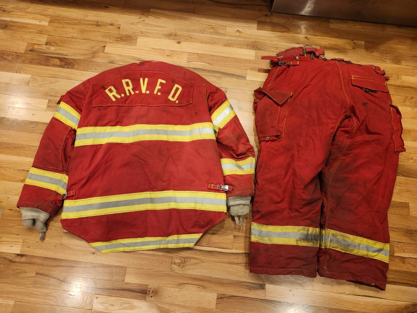 Red Turnout Gear 48 Coat 40 Pants