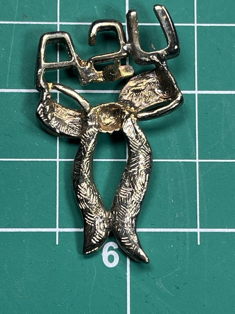 WWII USA Yellow Ribbon Homefront Pin