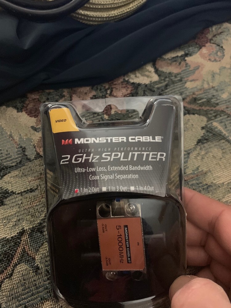 Monster Cable 2 way splitter - 5-100MHZ