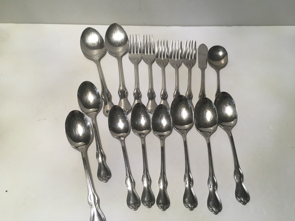 Reed & Barton Oxford Shell Stainless 17 Piece Flatware Set