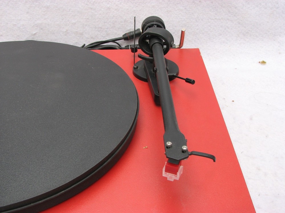 Pro Ject Essential II turntable used