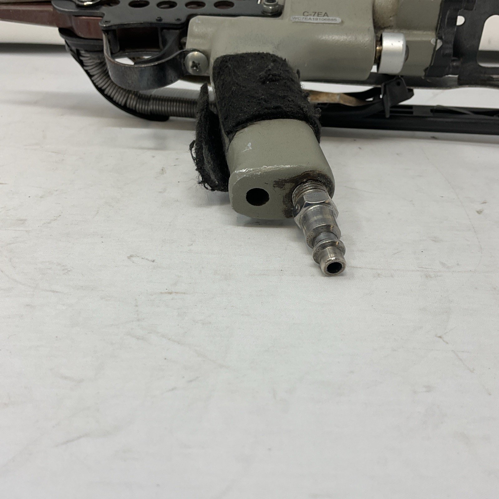 WOODPECKER C-7EA 15 Gauge Pneumatic Hog Ring Gun 3/4-Inch with Slim Long Nose