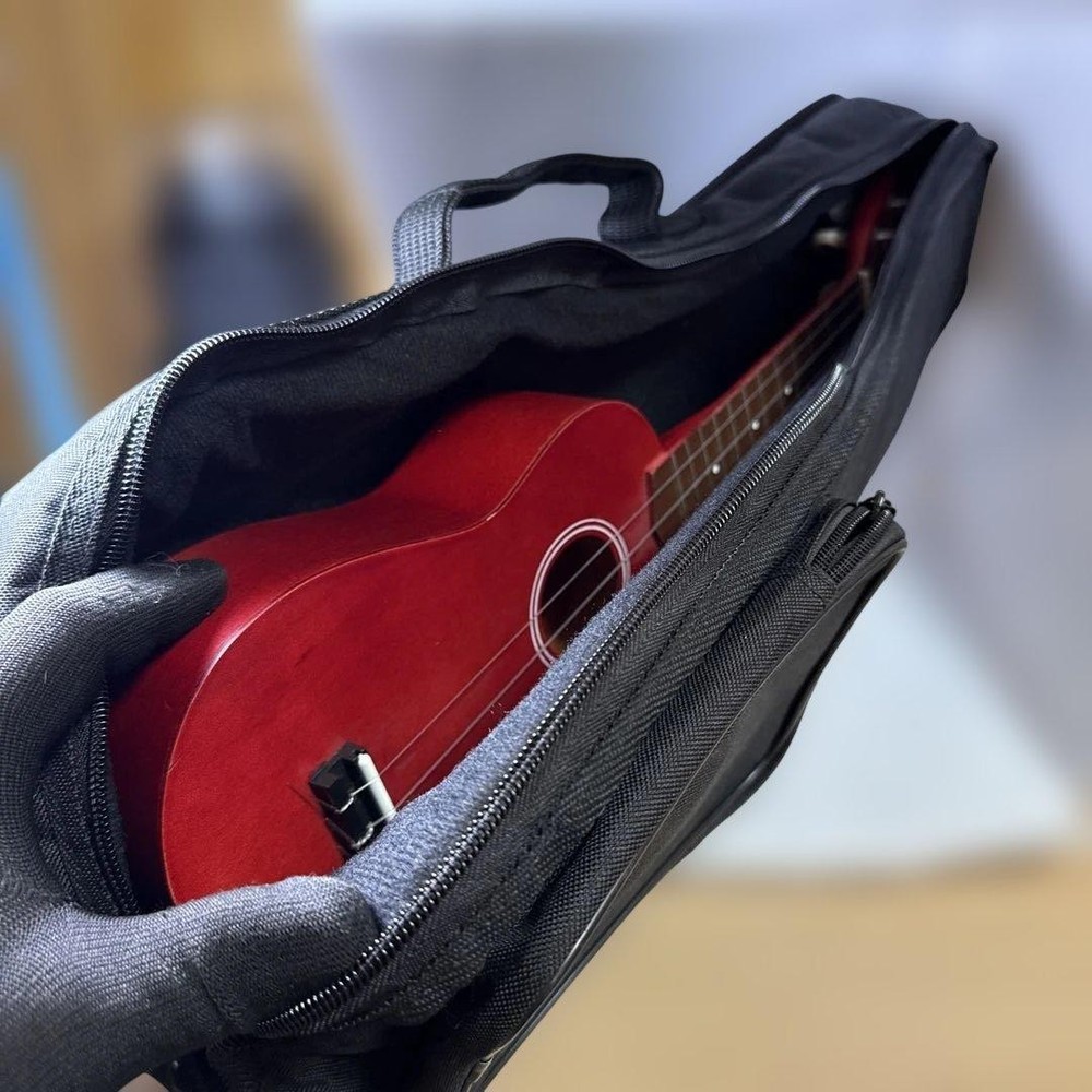 CANUKE ukulele red 4 string with case