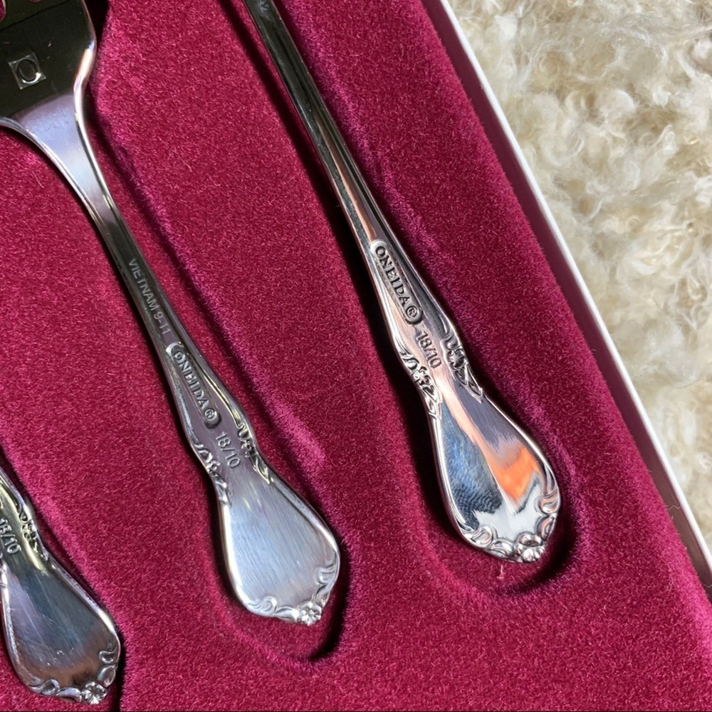 Oneida 3615 Chateau 6 piece progress flatware set