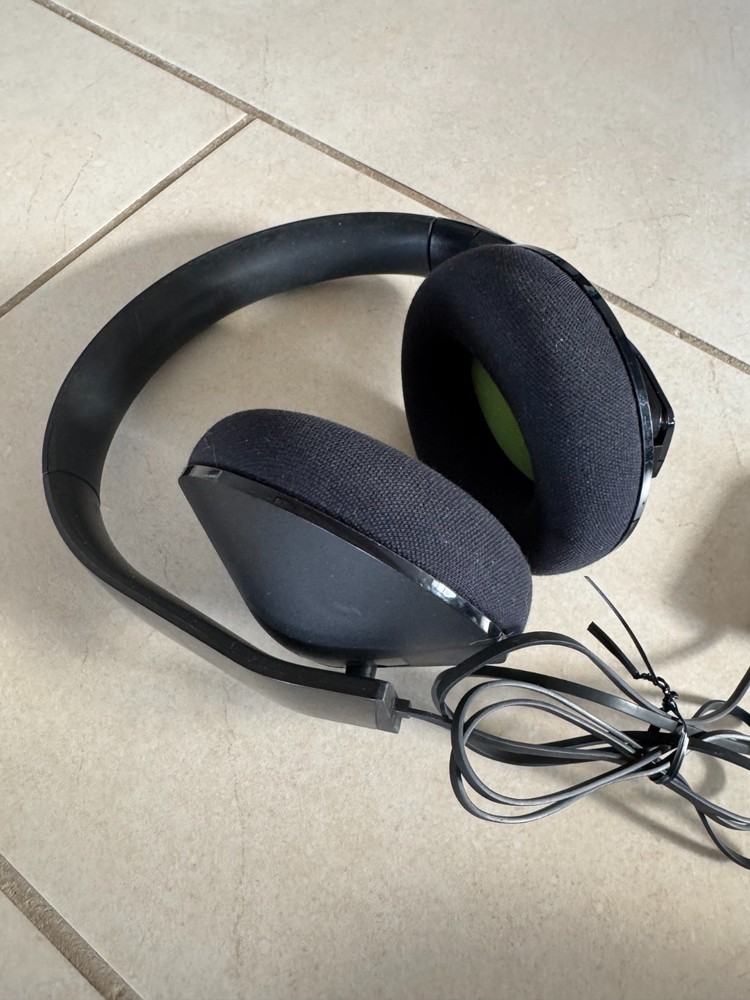 Microsoft Xbox One Stereo Headset (1610) & Adapter (1626)