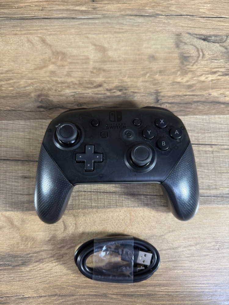 Nintendo Switch Pro Controller HAC-013 Black - W/ Charger