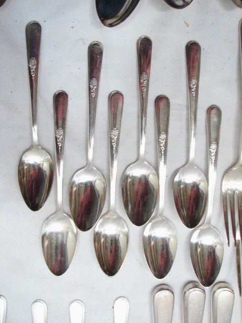 HOLMES & EDWARDS YOUTH SILVER PLATE FLATWARE 48 PC SET SILVERWARE