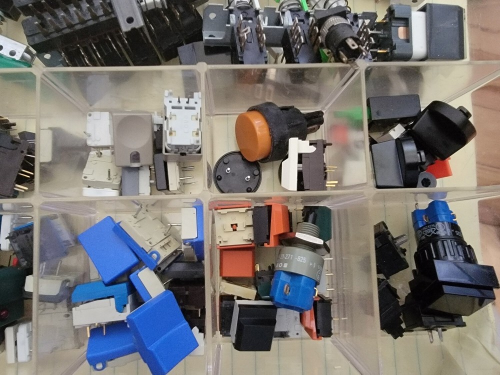 Micro Switches HUGE LOT!!