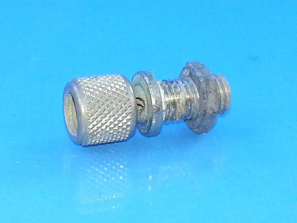 TEKTRONIX 129 051 GROUND BINDING POST  545a (ONE PIECE)  SHORT