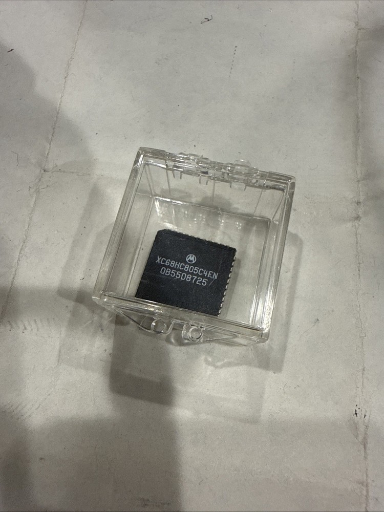 Motorola XC68HC805C4FN – 8-bit Microcontroller – 44-Pin QFP XC Prototype Version