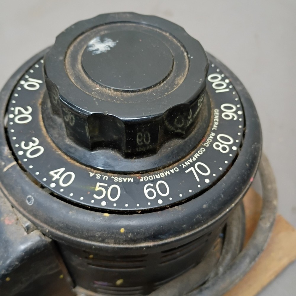 VARIAC, INPUT: 115 VOLTS. VARIABLE AC TRANSFORMER TRANSFORM FROM 0 TO 130 VOLTS.