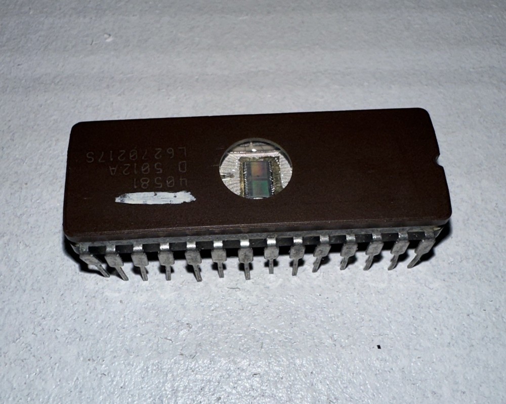 (1pc) 40581 d 5012a L6270217S UV EPROM Microcontroller Unit IC