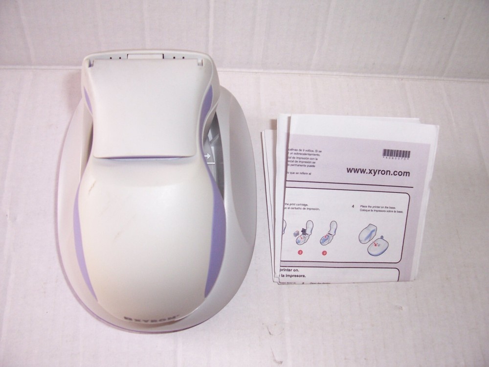 🍏 Xyron Design Runner  Handheld Printer With Base + instructions