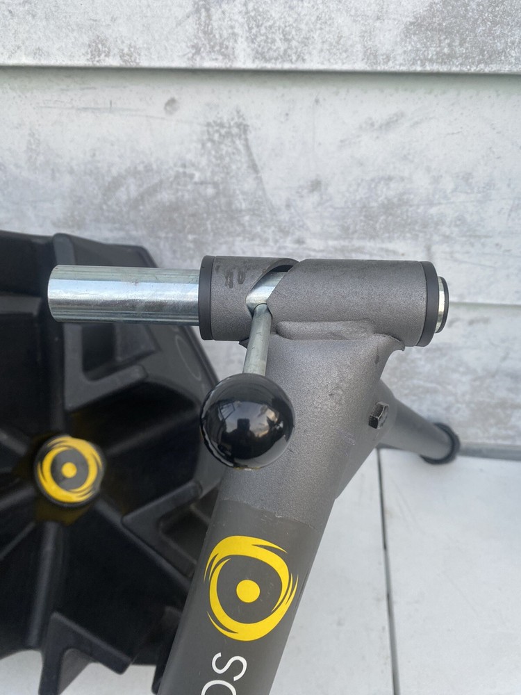 CycleOps Magneto Bike Trainer + Blackburn TrackBlock II Riser