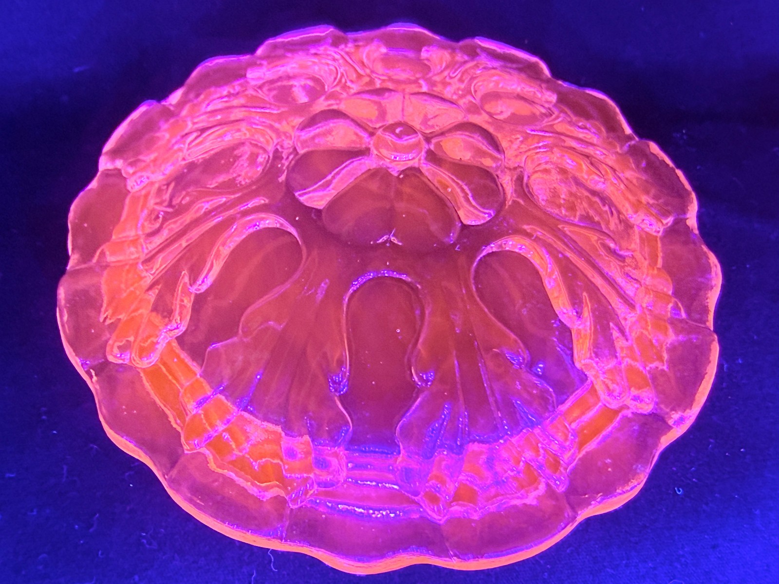 Green Vaseline Uranium glass covered candy dish coffee sugar jar bowl / selenium