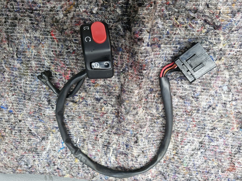 TRIUMPH ST 1050 RIGHT SIDE SWITCH GEAR