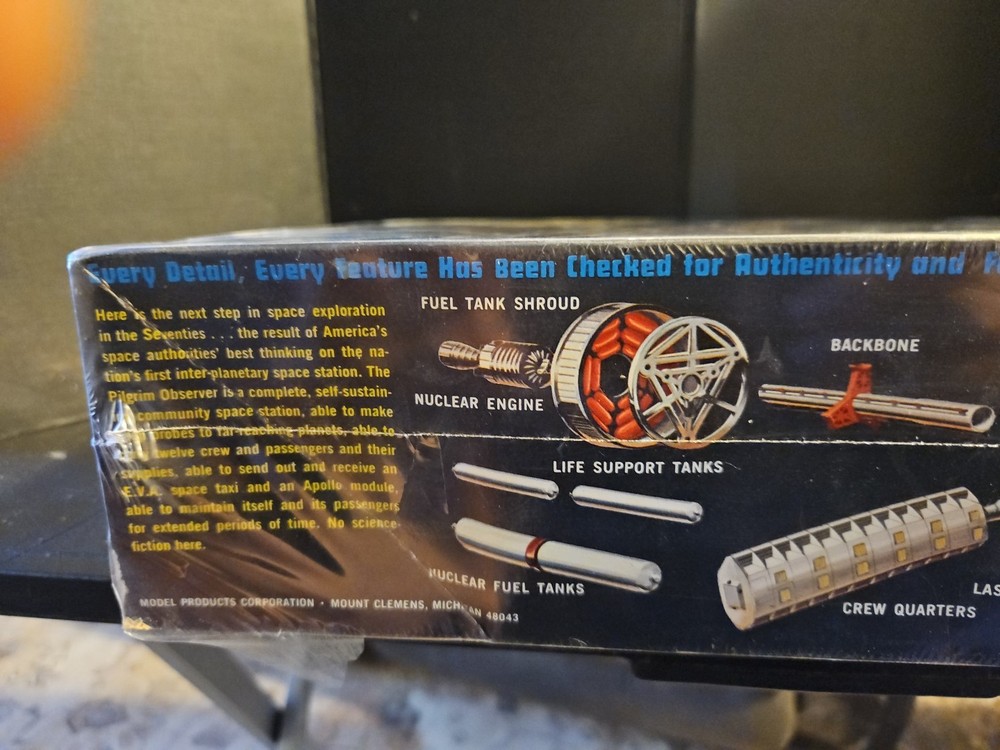 MPC PILGRIM OBSERVER SPACE STATION SHIP MODEL KIT 9001 Box Worn