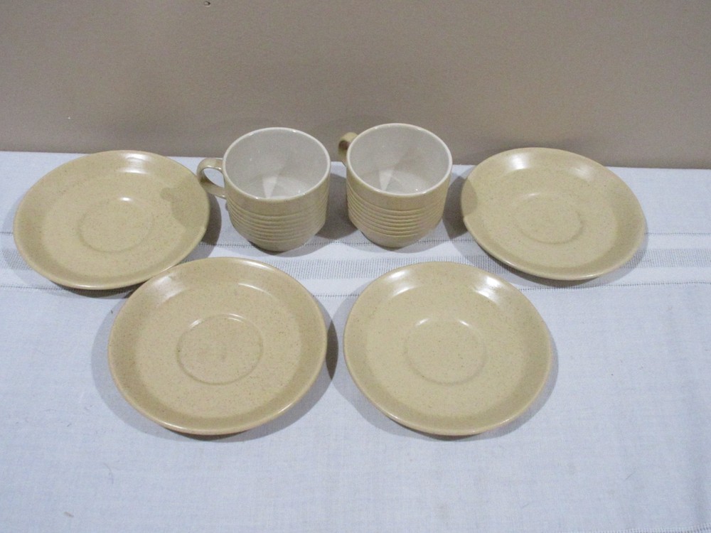 Willsgrove Pottery 2 Cups and 4 saucers