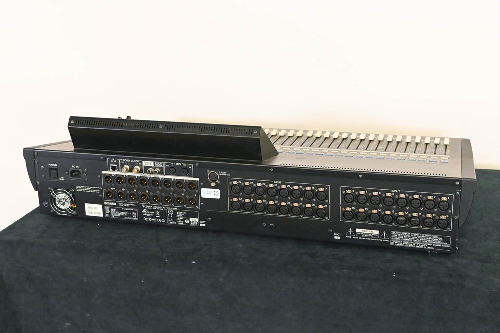 Yamaha LS9-32 32-Input Digital Mixing Console CG01WVS