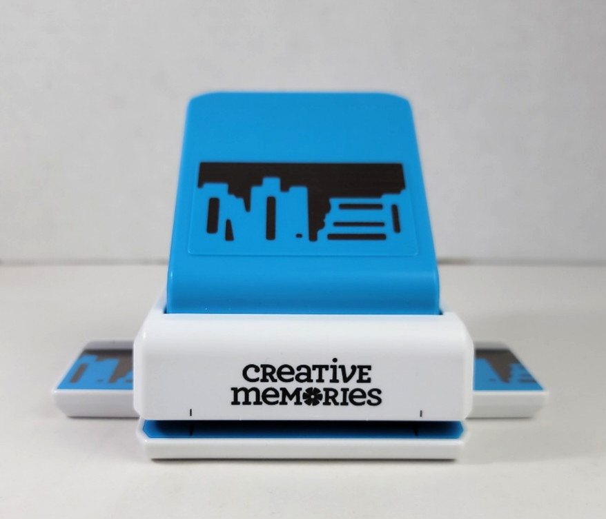 Creative Memories Bookshelf Decorative Border Punch Continuous Cut Locks Flat