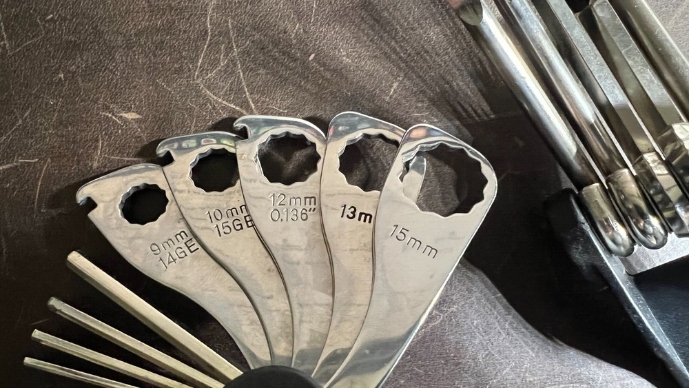 FREE SHIPPING Unbranded - clueless Multi tool Multi-tool