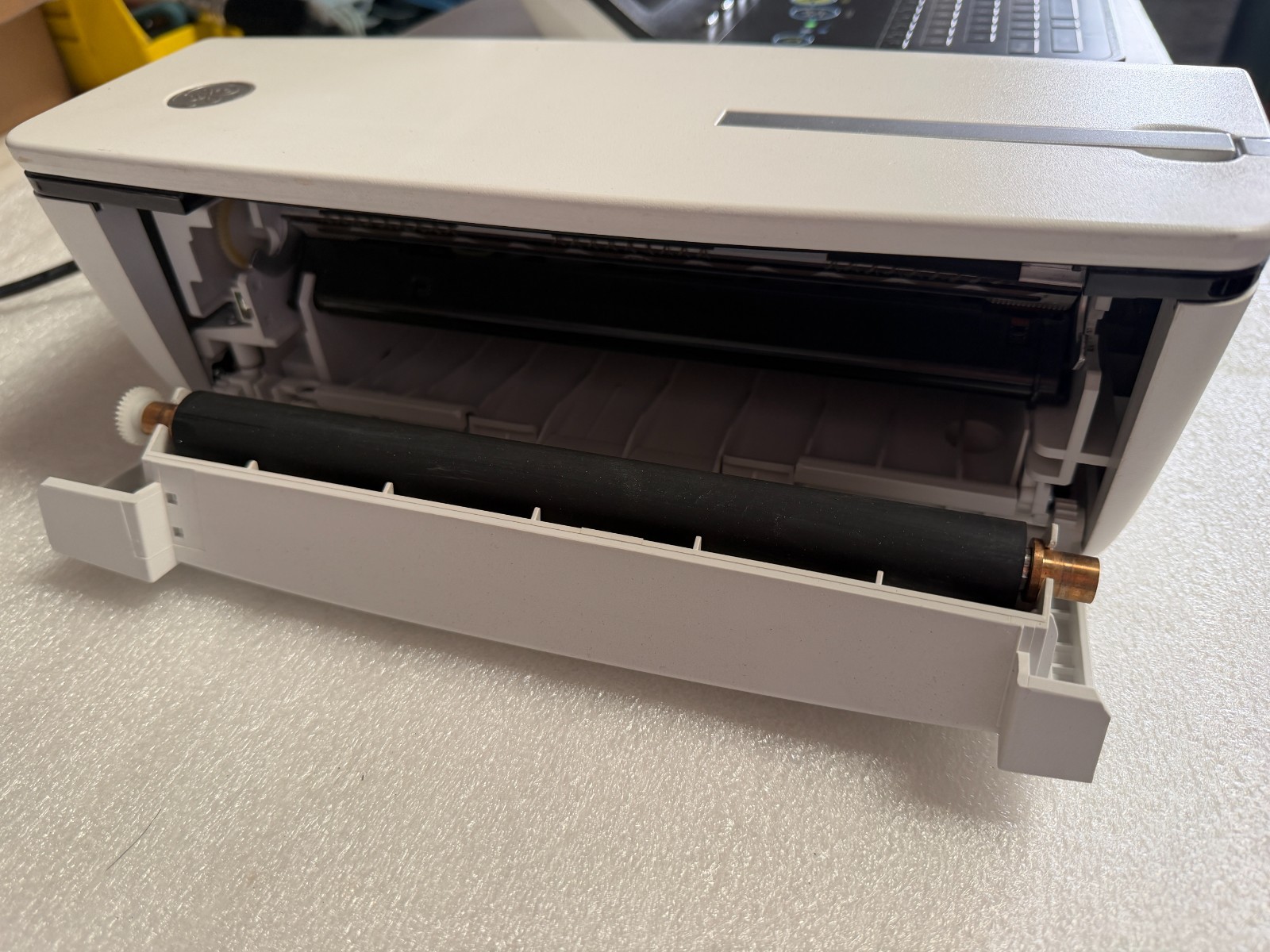 GE MAC 2000 12 Channel Interpretive Electrocardiograph w/12-lead ECG electrode