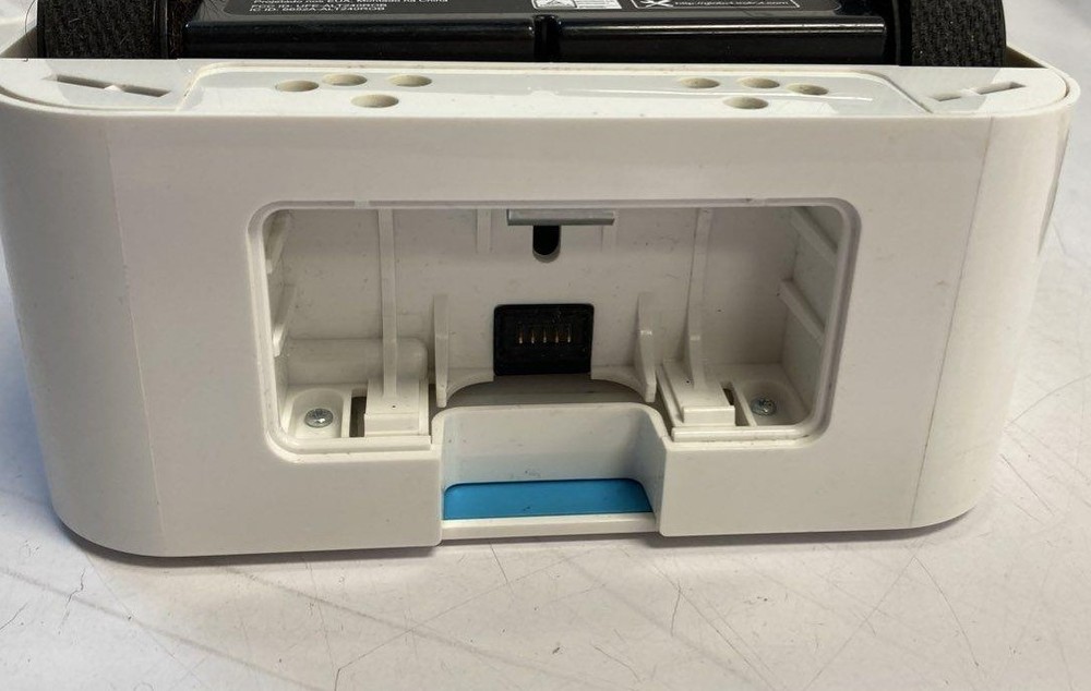 iRobot Braava Jet 240 Automatic Mopping Robot With battery & Powers Up