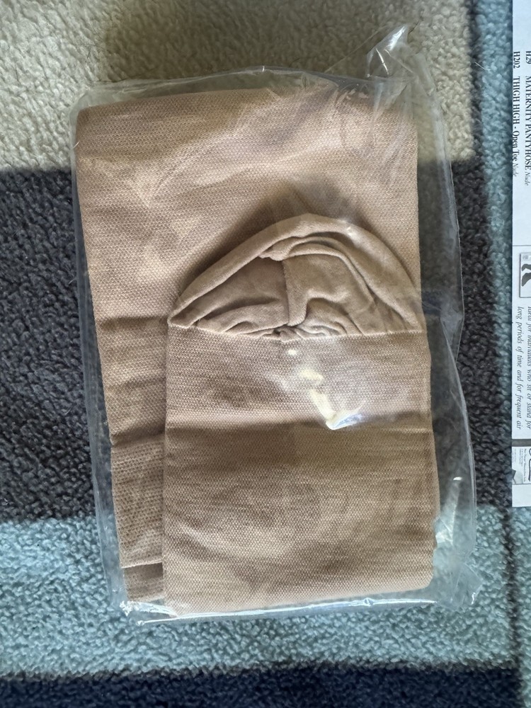 Activa Graduated Therapy Knee High Compression Socks Beige SIZE SMALL