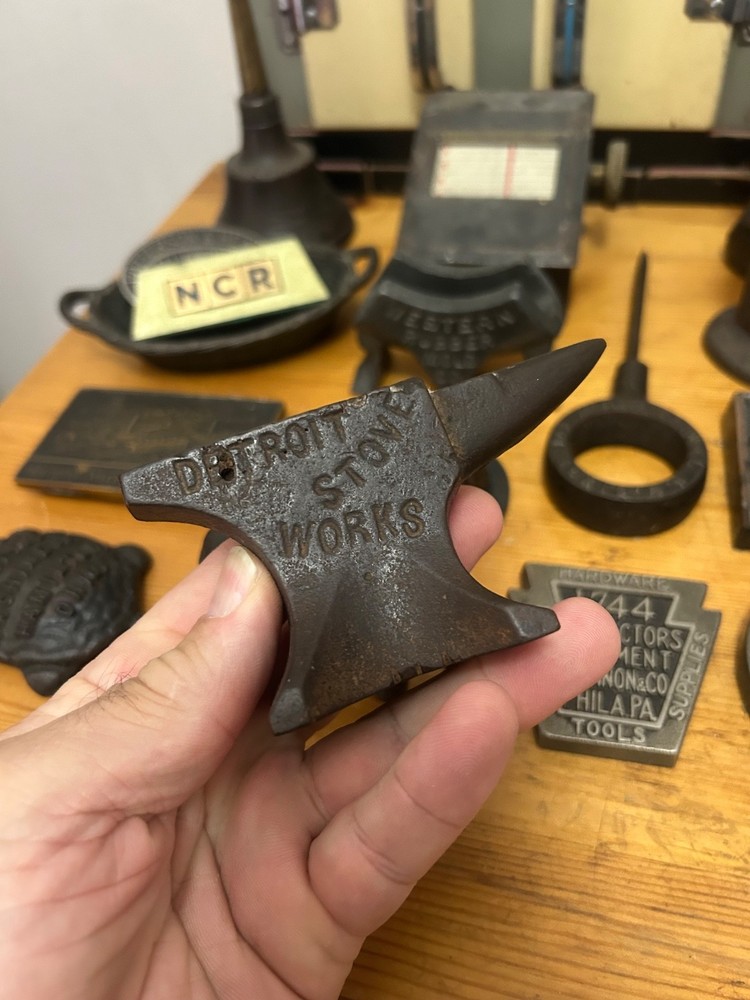 VINTAGE MINI ANVIL