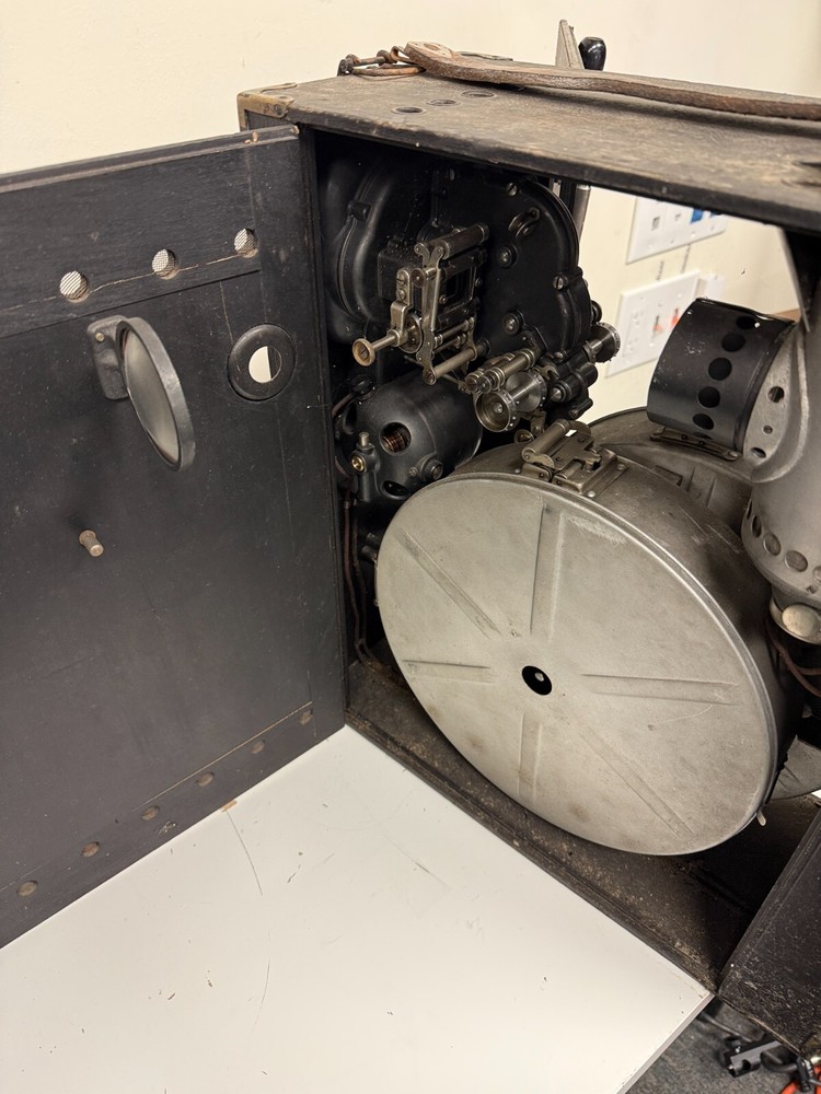 THE AMERICAN PROJECTOSCOPE - MODEL M - AMERICAN PROJECTING / 35mm PROJECTOR