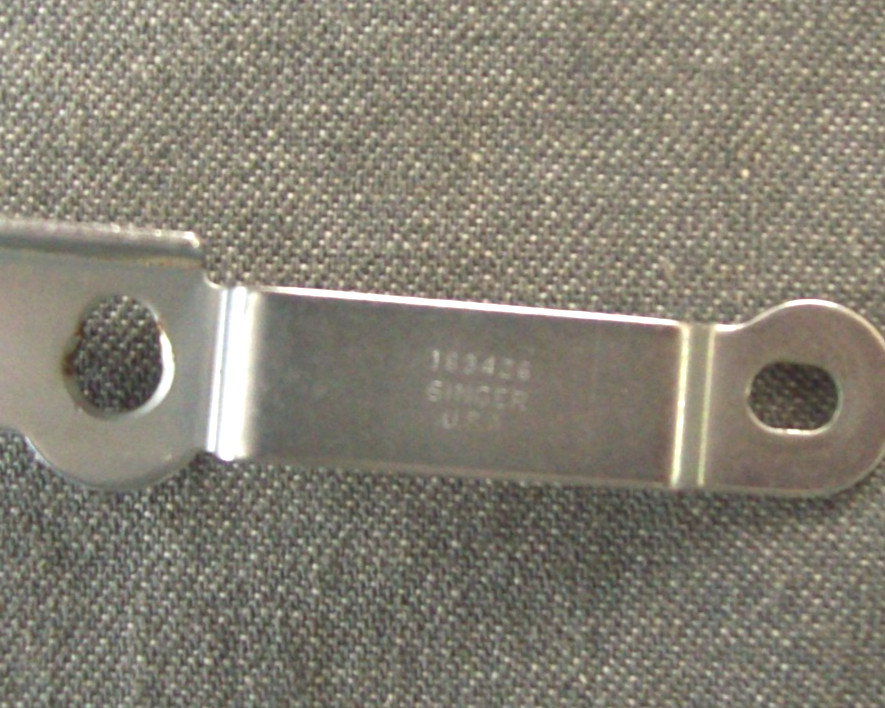 Singer Touch & Sew 620 Sewing Machine Needle Threader Hook #163426
