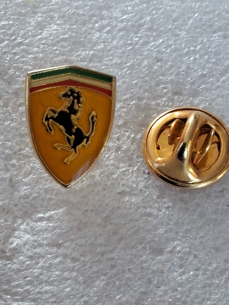 pin's. automobile. Ferrari emblem p45
