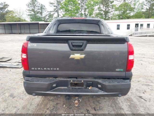 AVALNCH15 2011 Glove Box 4899199