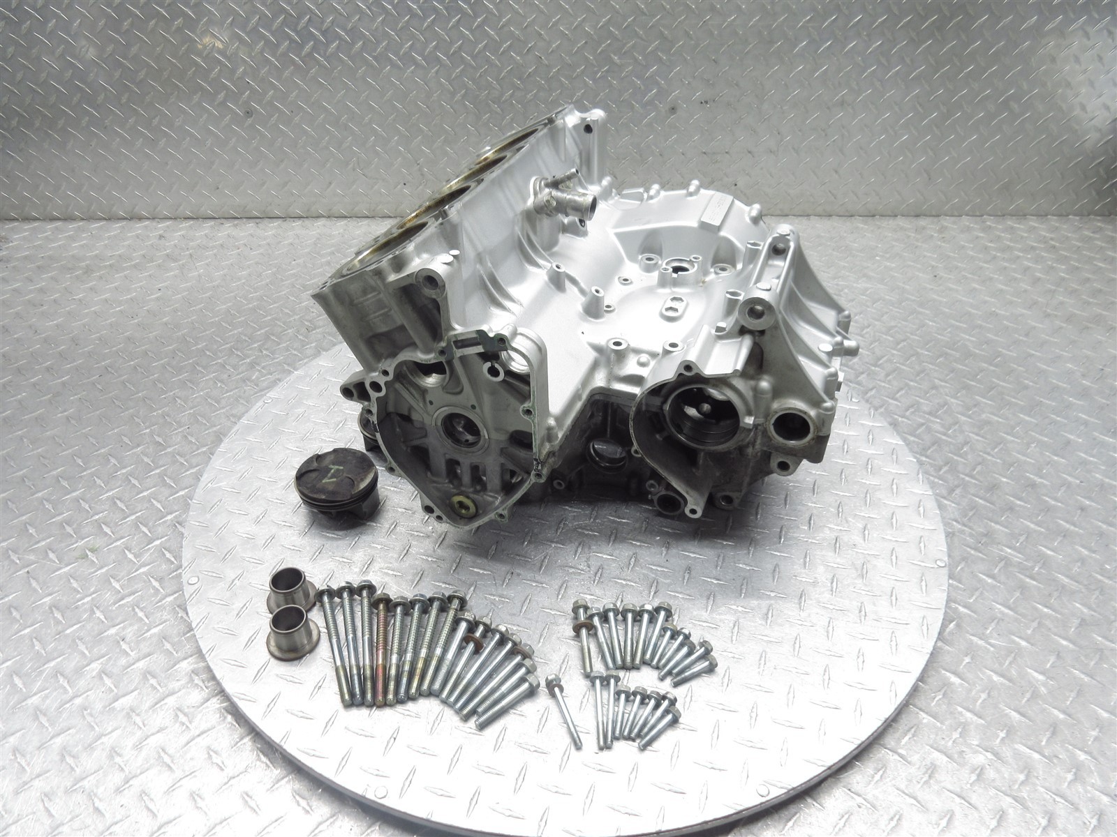 2003 02-03 Honda CBR 954 CBR954RR Crankcase Crank Case Engine Motor Block Piston