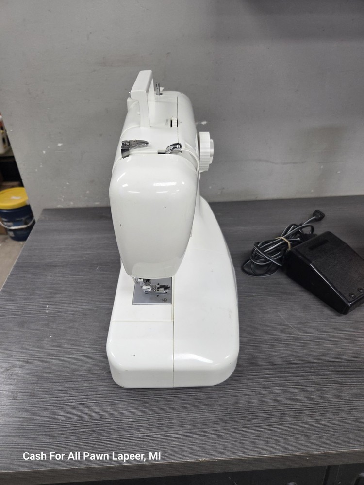 Simplicity Celebrity Model S210 Sewing Machine